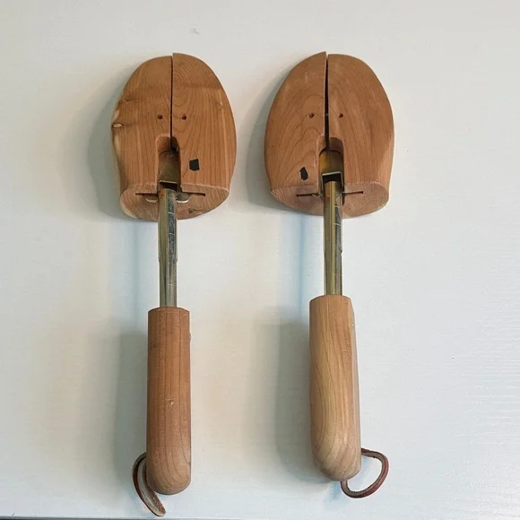 G.H. Bass & Co. Natural Wood Shoe Trees - Picture 4 of 5